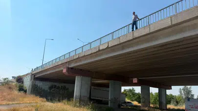 Eskişehir-Afyonkarahisar yolunda üst geçide çıkan şahıs nedeniyle ulaşım durdu