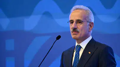 Bakan Uraloğlu Trabzon'da açıklamalarda bulundu : Milli ve manevi değerlerimize sahip çıkmalıyız