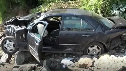 Ordu'da otomobil 30 metreden deniz kıyısına uçtu