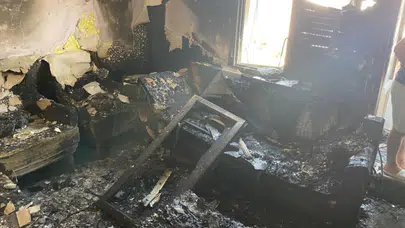 Manisa'da 4 katlı apartmanda korkutan yangın