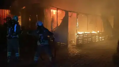 Hatay'da konteyner kentte yangın