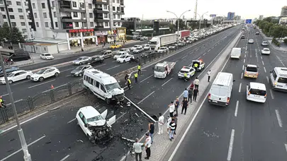 Diyarbakır'da otomobil ile minibüs çarpıştı : 3 yaralı