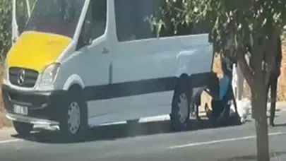 Otomobil yolcu minibüsüne çarptı: 12 yaralı