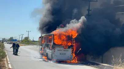 Antalya'da yolcu midibüsü alev alev yandı