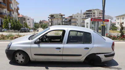 Karaman'da kaza : Otomobilin tekeri ve egzozu koptu