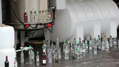Antalya'da otel deposundan binlerce litre sahte içki çıktı