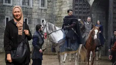 Dönem dizileri hayatını değiştirdi ! Amerikalı kadın Müslüman oldu