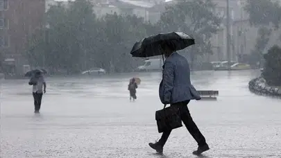 Kırklareli ve Edirne'de şiddetli sağanak yağış : Yolları su bastı, trafik aksadı