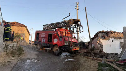 Eskişehir'de itfaiye aracı evin duvarına çarptı