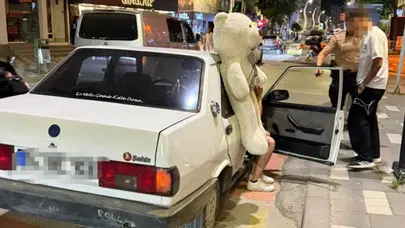 Bolu'da pelüş ayı ile turlayan ehliyetsiz sürücüye ceza : Otomobil otoparka çekildi