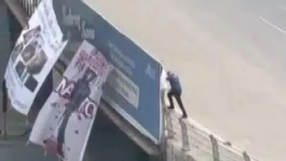 Adana'da NATO'yu protesto etmek için köprüye pankart asan kişi gözaltına alındı