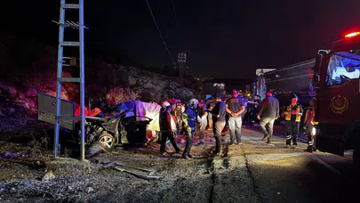 Mardin’de kamyon ile otomobil çarpıştı : 1'i çocuk 2 kişi öldü