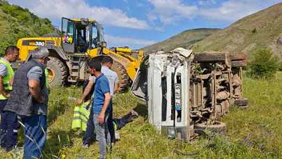 Bingöl Karlıova'da su tankeri devrildi : 2 kişi yaralandı
