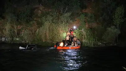 Munzur Nehri'ne yuvarlanan araçtan atlayan 27 yaşındaki genç kadın hayatını kaybetti