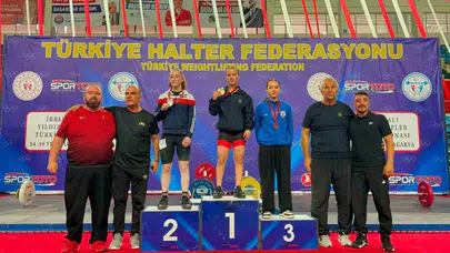 Bilecikli halterci Beyzanur Öztürk, Türkiye üçüncüsü oldu