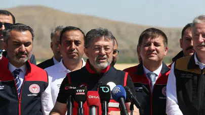 Bakan Yumaklı, Kırıkkale'de arpa hasadında
