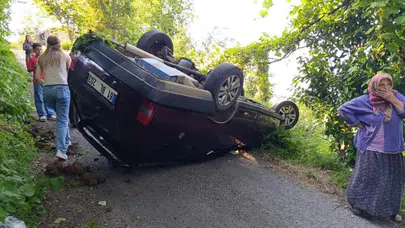 Giresun'da yokuşta kayan otomobil takla attı : 4 yaralı