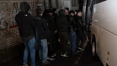 İzmir Çeşme'de 10'u çocuk 22 düzensiz göçmen yakalandı