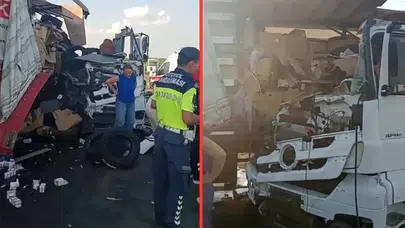 Adana'da emniyet şeridinde feci kaza : Tırlar çarpıştı, 2 yaralı