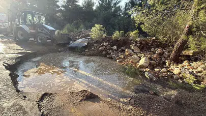 Muğla'da ana su isale hattı patladı : Yolda çökme oluştu