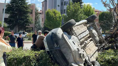Eskişehir'de ağaca çarpan araç sürücüsü yaralandı