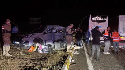 Erzincan'da yolcu otobüsü ile SUV araç çarpıştı : 1'i ağır 7 kişi yaralandı