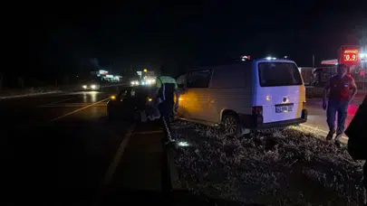 Afyonkarahisar'da otomobil ile kamyonet çarpıştı : 6'sı çocuk 11 yaralı