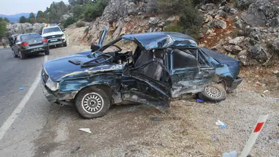 Konya'da otomobil ile tır çarpıştı : Ölü ve yaralılar var