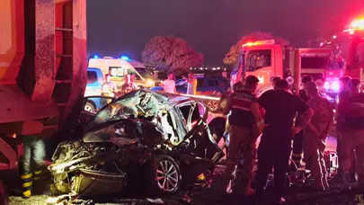 Mardin'de otomobil, park halindeki kamyona çarptı : 1 ölü, 2 yaralı