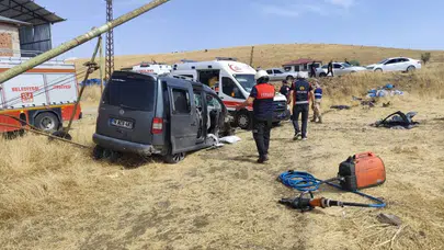 Elazığ'da hafif ticari araç tarlaya devrildi : 1'i ağır 5 yaralı