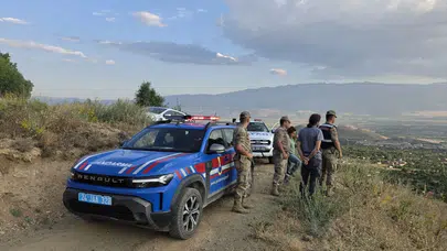 Erzincan'da toprak kayması paniği : 6 bağ evi tahliye edildi