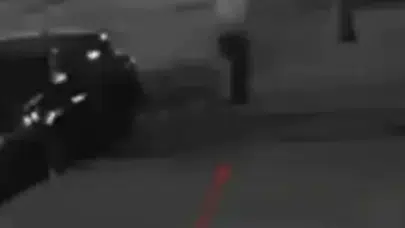 Bağcılar'da iş yerine silahlı saldırı : Motosikletli 2 şüpheli tutuklandı
