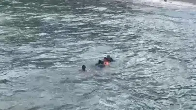 Kocaeli'de yasağa rağmen denize giren baba ve 2 çocuğu ölümden döndü