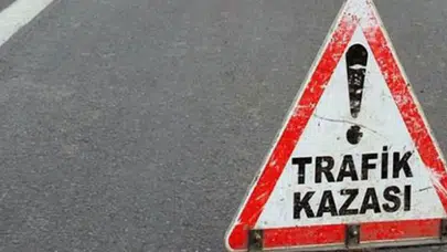 Kütahya Tavşanlı'da çekici ile otomobil çarpıştı, 2 kişi yaralandı