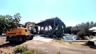 Bursa Osmangazi’de tarım arazisine yapılan kaçak depo yıkıldı