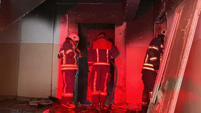 Elazığ'da 5 katlı metruk binada yangın