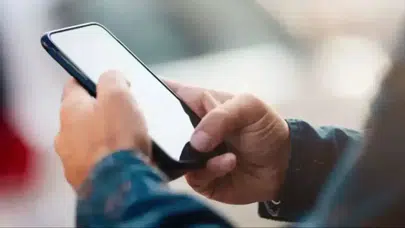 Telefon ve bilgisayar kullanırken dikkat edilmesi gerekenler : Boyun fıtığı riski nasıl artıyor?