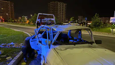 Kayseri Melikgazi'de 2 otomobil çarpıştı : 4 yaralı