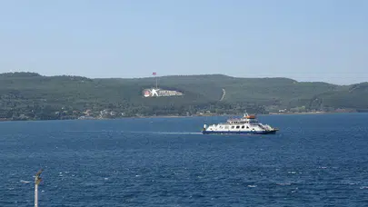 Çanakkale Boğazı'nda motoru arızalanan tekne sürüklendi: 7 kişi kurtarıldı