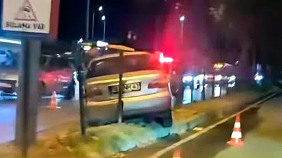 Bursa İnegöl'de otomobil kontrolden çıkıp orta refüje çıktı