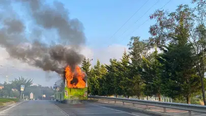 İzmit’te seyir halindeki halk otobüsü alev alev yandı