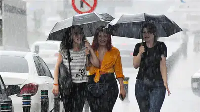 İstanbul’da sağanak, Marmara’da fırtına kapıda