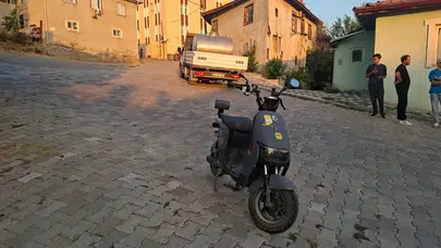 Kütahya’da feci kaza : 14 yaşındaki çocuk elektrikli bisikletle kamyonete çarptı