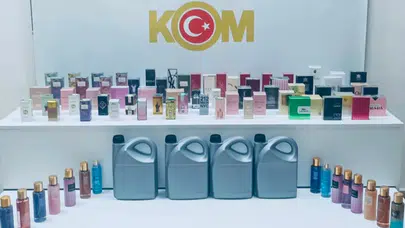 Samsun'da kaçakçılık operasyonu : Parfüm ve etil alkol ele geçirildi