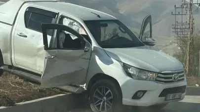 Hakkari'de 2 araç çarpıştı : 4 yaralı