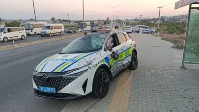 Mersin'de otomobilin çarptığı polis aracı takla attı : 2 yaralı