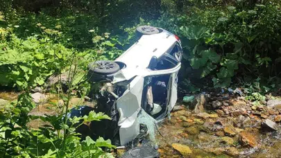 Giresun'da otomobil dereye devrildi : 6 kişi tedavi altına alındı