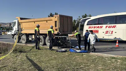 Sivas'ta kamyona çarpan genç motosiklet sürücüsü öldü
