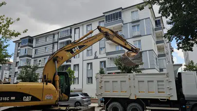 Çorum'da kötü koku alarmı : Daireden 3 kamyon çöp çıkarıldı