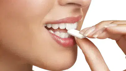 Yutulan sakız gerçekten midede 7 yıl kalır mı?